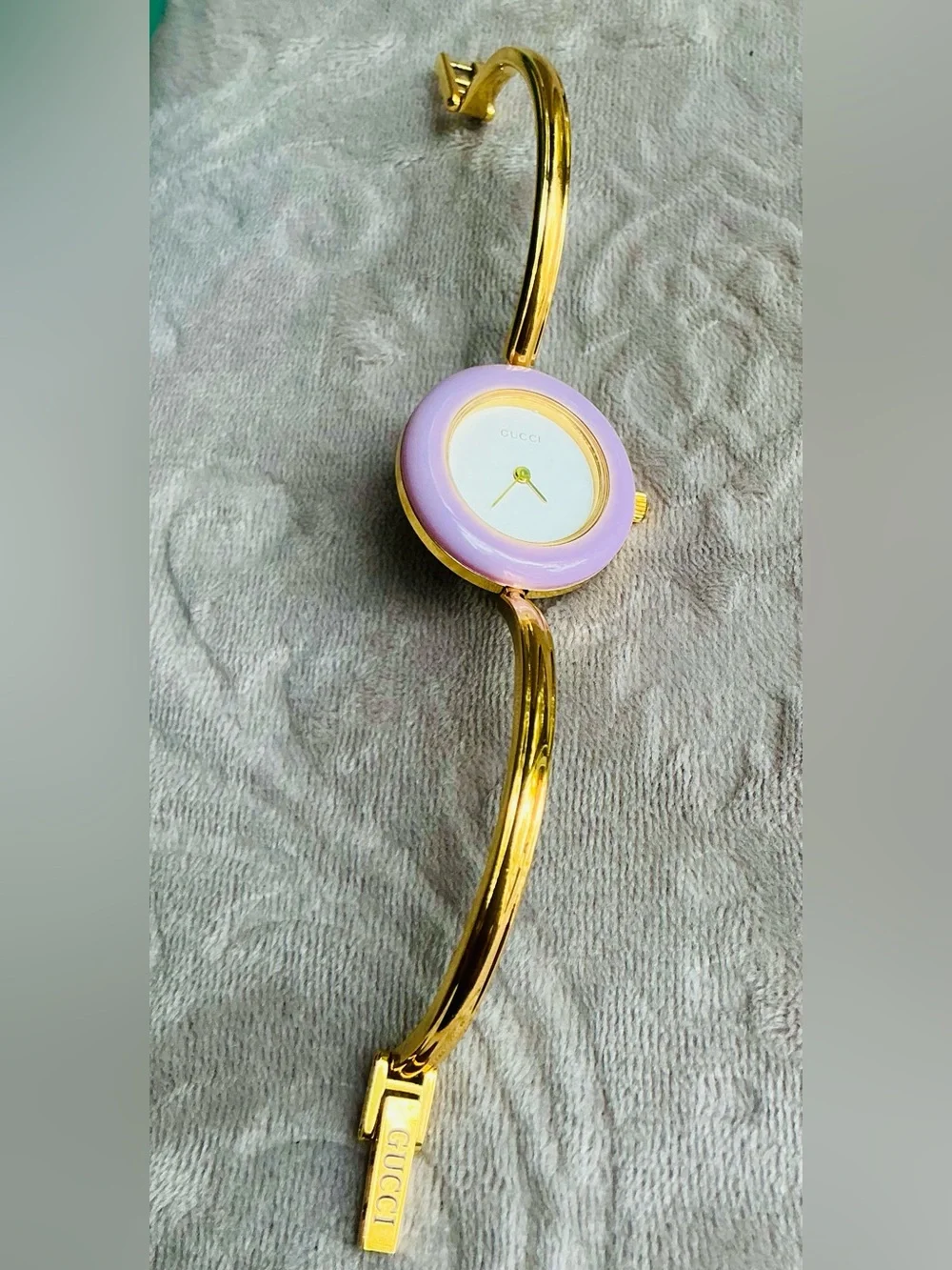 DRESSY MODERN GUCCI bangle watch with set of interchangeable bezels ❤️💙💛💚🖤